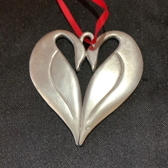 Kenneth Kantro Signed Chanson D'Amour (2")  Swan Pewter Heart Shape Ornament - Picture 3 of 8
